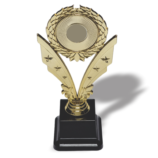 H417 16 CM FIGURINE TROPHY